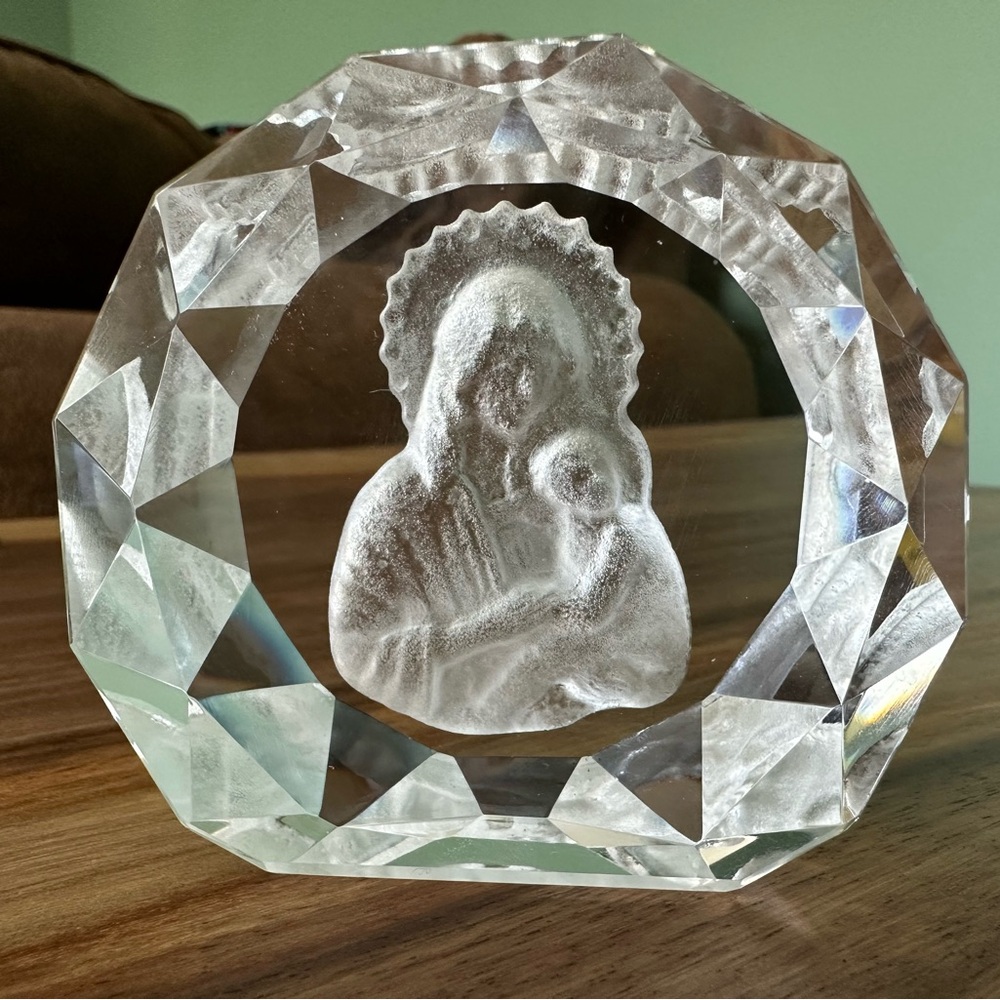 Crystal Madonna & baby JESUS & MARY
AUSTRIAN CRYSTAL Diamond Cut Crystal